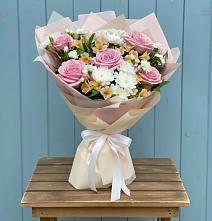 Букет цветов из:  Гвоздики, Орхидеи и Розы в Камышевской