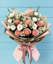Букет цветов из:  Розы, Альстромерии и Лизиантусы в Камышевской