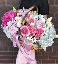 Композиция солнечный день в Камышевской Цветочная композиция из Розы, Хризантемы, Пионы и Лизиантусы в корзине в Камышевской
