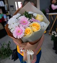 Букет цветов из:  Герберы, Розы и Хризантемы в Камышевской