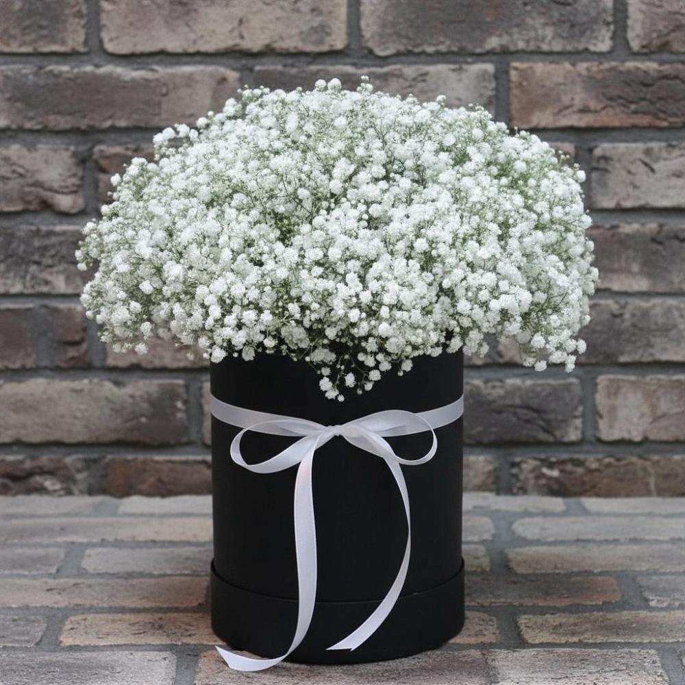 Цветочная композиция из Гипсофила в шляпной коробке в Камышевской