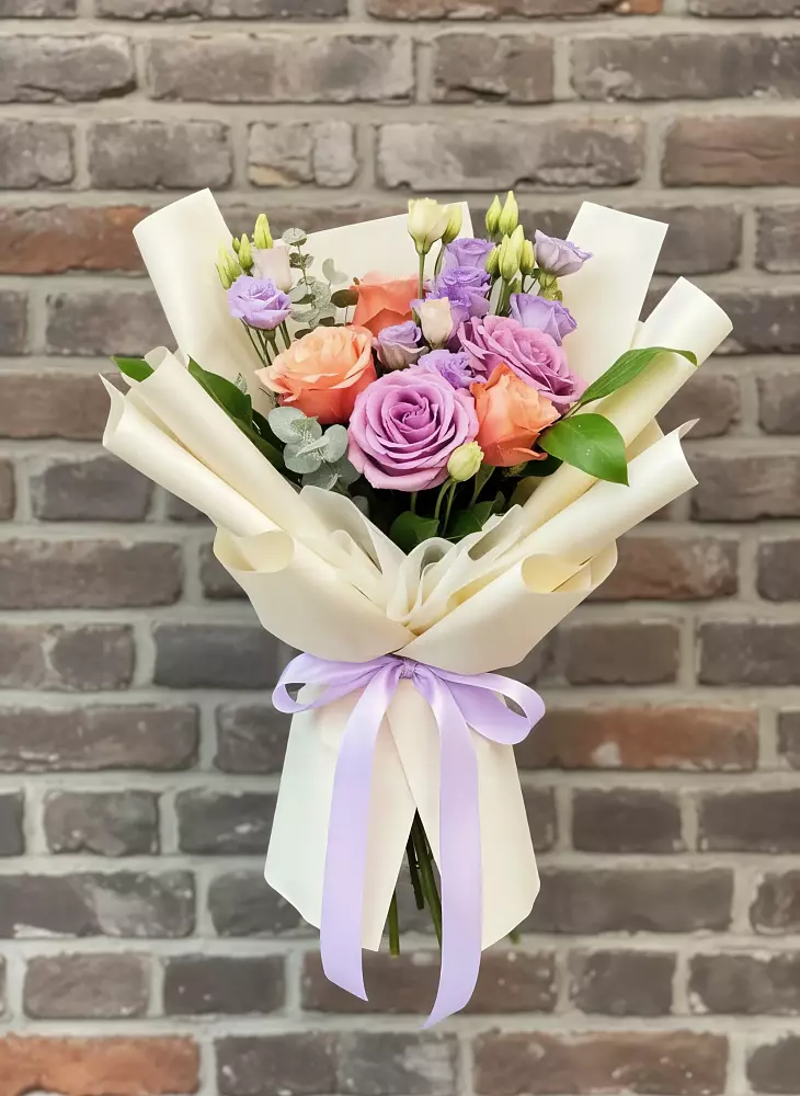 Букет цветов из: Лизиантусы и Розы в Камышевской