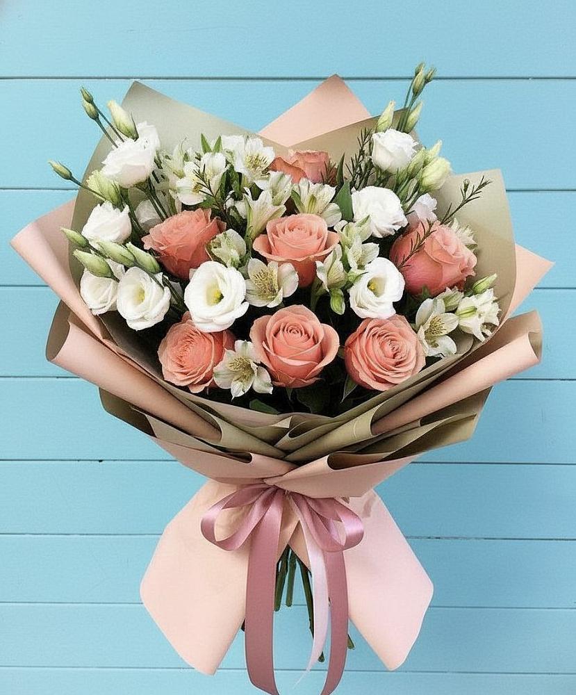 Букет цветов из: Розы, Альстромерии и Лизиантусы в Камышевской
