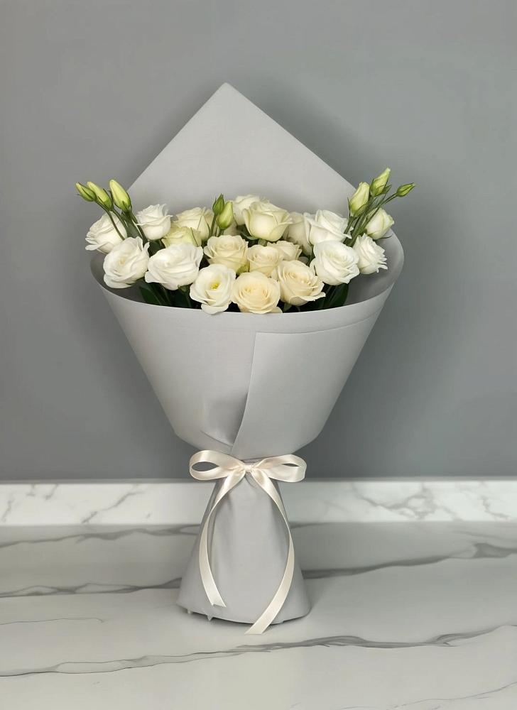 Букет цветов из: Розы и Лизиантусы в Камышевской