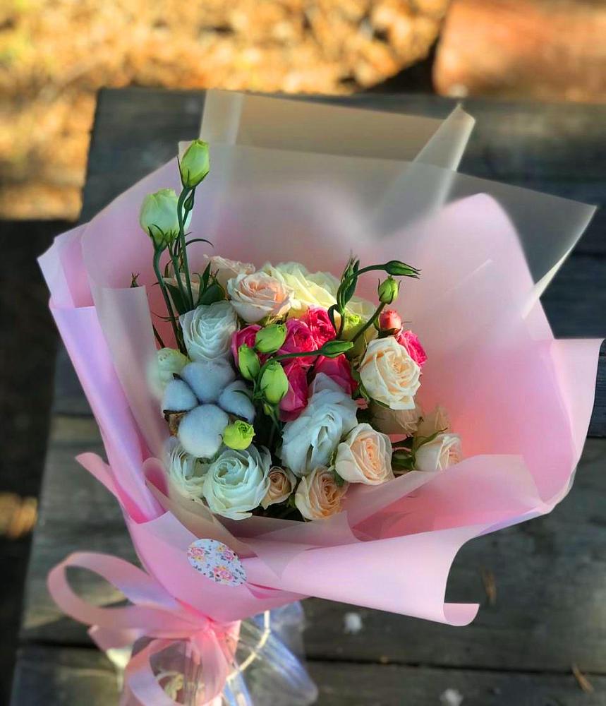 Букет цветов из: Розы и Лизиантусы в Камышевской