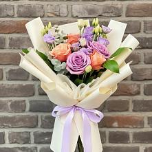 Букет цветов из:  Лизиантусы и Розы в Камышевской