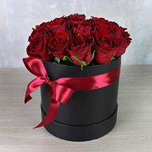 Цветочная композиция из Розы в шляпной коробке в Камышевской