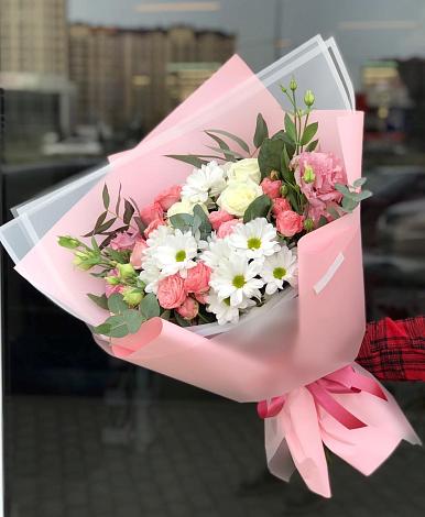 Букет цветов из: Розы, Лизиантусы и Хризантемы в Камышевской