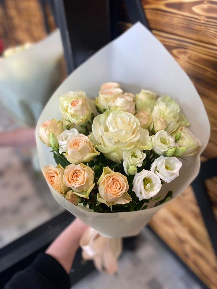 Букет цветов из: Розы и Лизиантусы в Камышевской